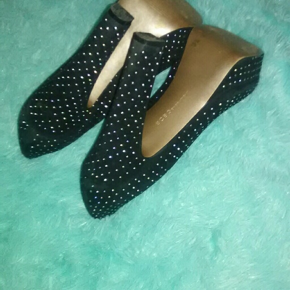 B C B Generation 5 inch Studded Velour Heels - Picture 4 of 8